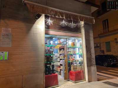 Ci spostiamo ora in viale Salandra 29, dove dal 1947 si trova la salumeria Visaggio. Il titolare per� non � interessato all�intervista...